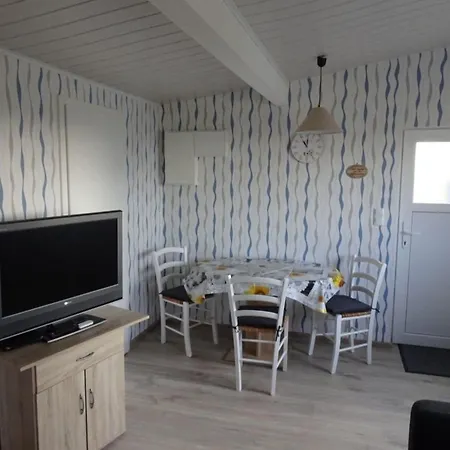 Ferienwohnung Deichblick Direkt An Der Schoenen Nordsee Apartment *
